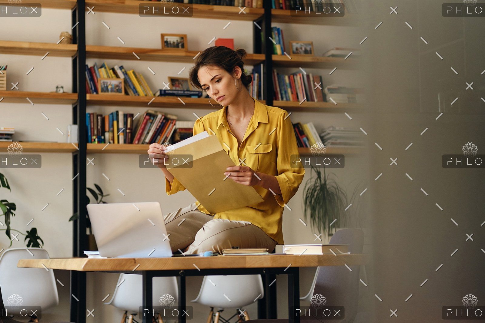 demo-attachment-468-beautiful-woman-in-shirt-sitting-on-desk-with-LE96BAG